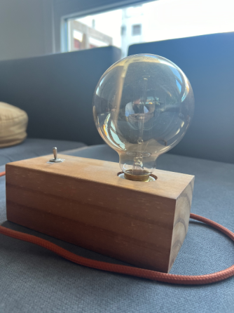 Lampara de mesa madera + bombilla Caballito