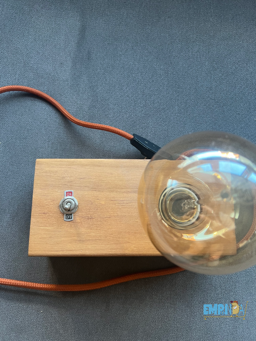 Lampara de mesa madera + bombilla Caballito - imagen 3