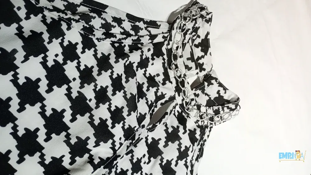 Blusa Con Cadena Al Cuello Flores - imagen 2