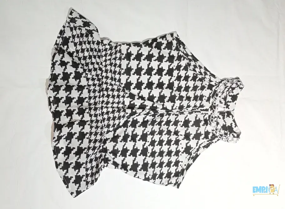 Blusa Con Cadena Al Cuello Flores - imagen 1