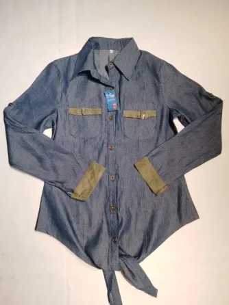 Camisa Azul Símil Jeans con Nudo en puntas Flores