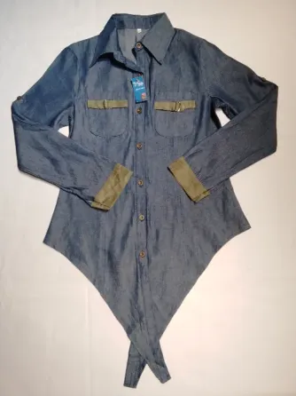 Camisa Azul Símil Jeans con Nudo en puntas Flores