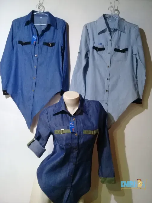 Camisa Azul Símil Jeans con Nudo en puntas Flores - imagen 3