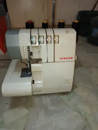 Maquina overlock Colegiales