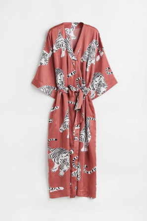 Elegante kimono de satén con estampado de tigres – H&M Flores