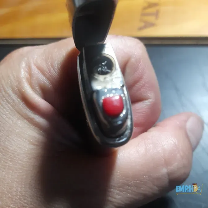 Antiguo Encendedor Catalitico de Gitanes Quilmes - imagen 3