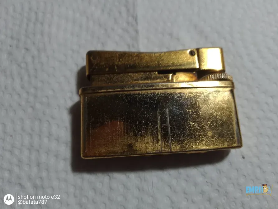 Encendedor decorativo dorado Quilmes - imagen 3