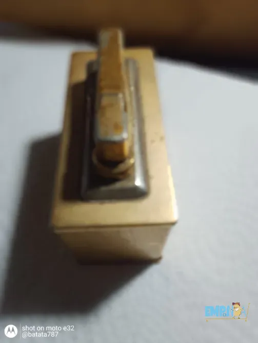 Encendedor decorativo dorado Quilmes - imagen 2