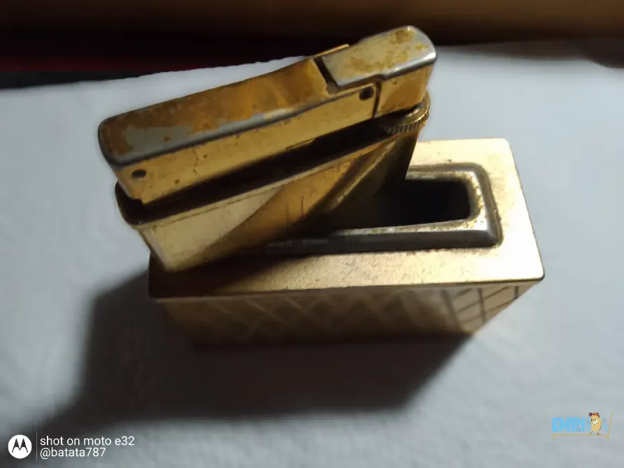 Encendedor decorativo dorado Quilmes - imagen 1