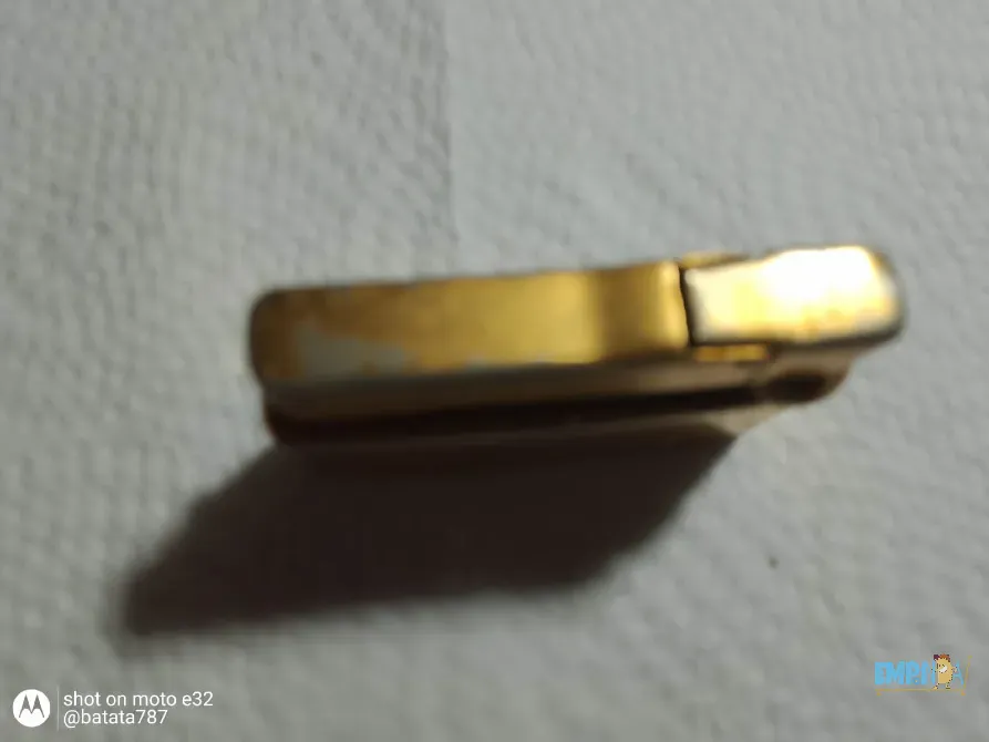 Encendedor decorativo dorado Quilmes - imagen 4