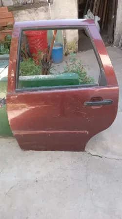 Puerta de Polo con cerradura y levanta vidrio Lanús