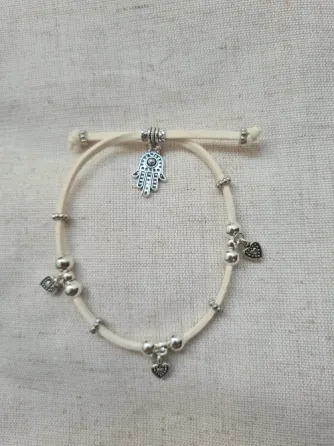 Pulsera de gamuza con dijes Coghlan