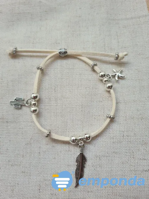 Pulsera de gamuza con dijes Coghlan - imagen 5