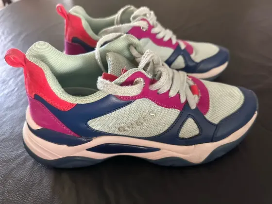 Zapatillas con un uso. Importadas Avellaneda