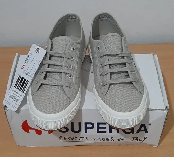 Zapatillas de lona marca Superga. Nuevas Ituzaingó