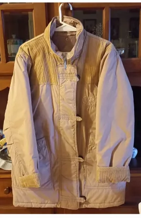Campera de abrigo. Marca LACAR. Almagro