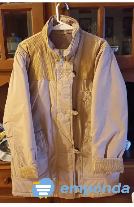 Campera de abrigo. Marca LACAR. Almagro - imagen 1