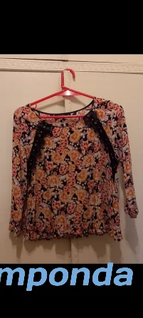Blusa floreada. Talle 40. Cuesta Blanca. Almagro - imagen 1