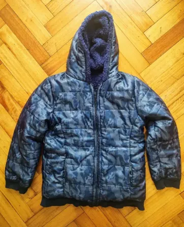 Campera niño de invierno con capucha simil polar TALLE 12 Almagro