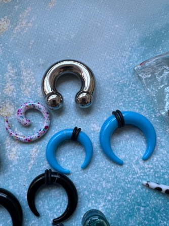 Anillos y túneles para piercing diferentes Caballito
