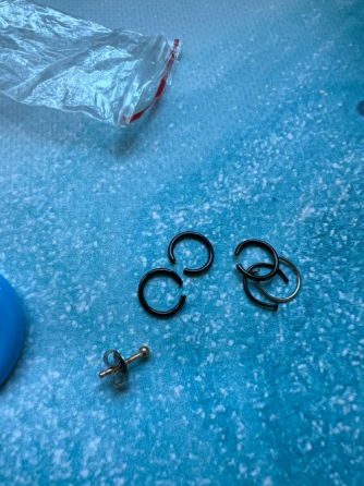 Anillos y túneles para piercing diferentes Caballito