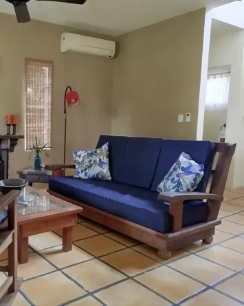 Sillón 3 cuerpos de algarrobo usado Caballito