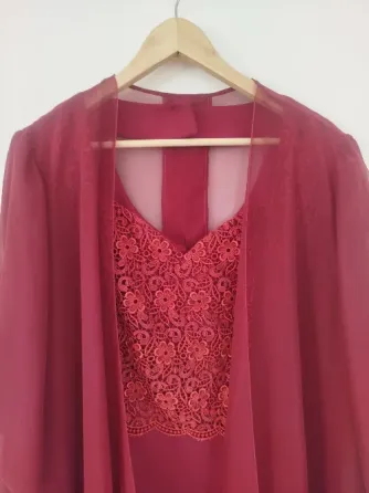 Vestido elegante bordo usado una vez Villa Urquiza