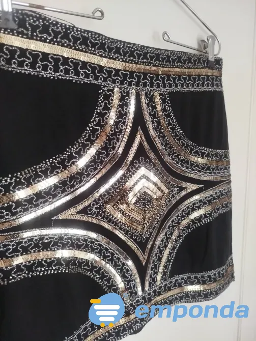 Falda con bordado lentejuelas usada exc estado Villa Urquiza - imagen 2