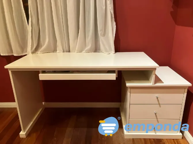 Escritorio laqueado con mesa de luz, cajonera y bandeja espaciadora Morón - imagen 1