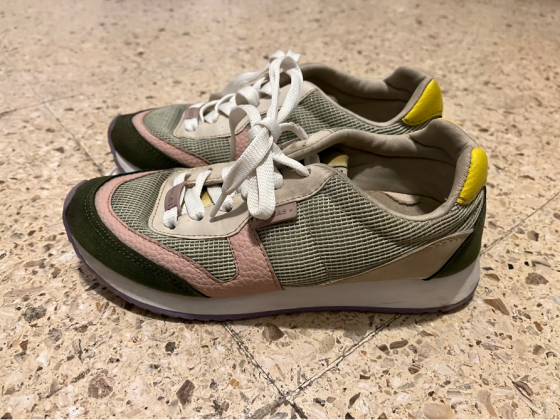 Zapatillas deportivas COMO NUEVAS solo talle 37 24cm Vicente López