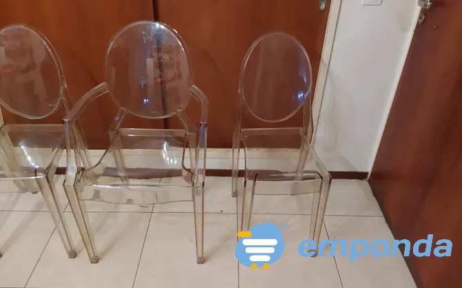 4 sillas de acrilico transparente, una con apoya brazos Constitución - imagen 2