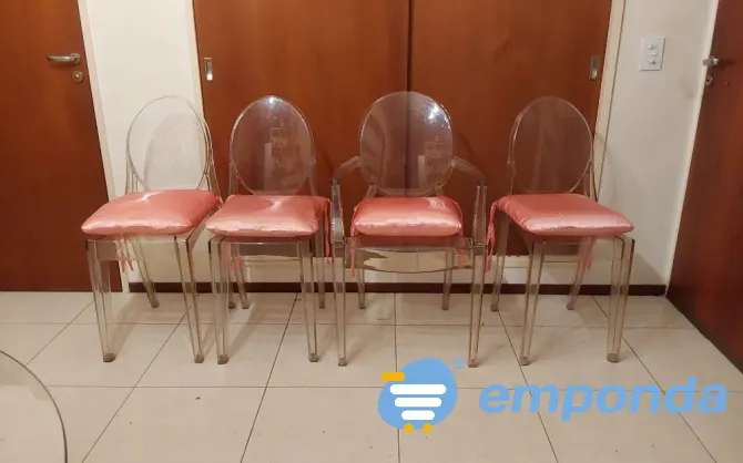 4 sillas de acrilico transparente, una con apoya brazos Constitución - imagen 1