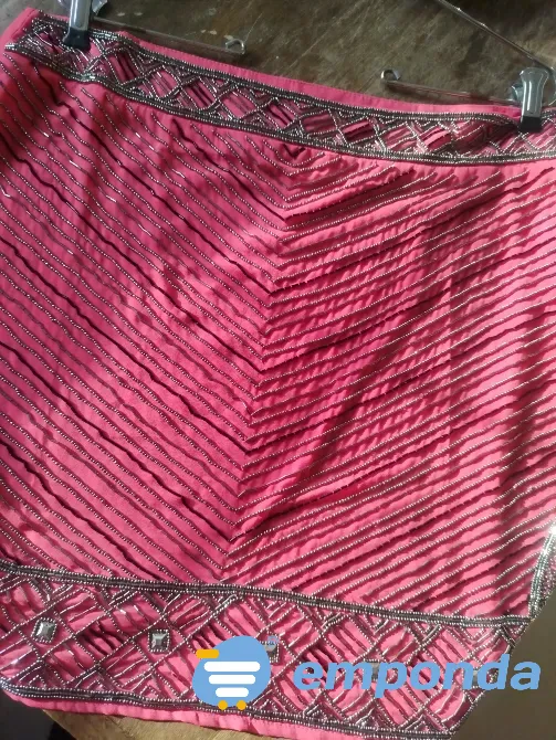 Falda con diseño bordado Villa Urquiza - imagen 9