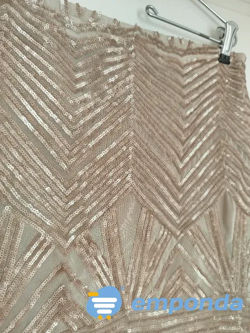 Falda bordada en lentejuelas usada Villa Urquiza - imagen 4