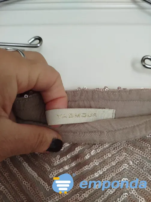 Falda bordada en lentejuelas usada Villa Urquiza - imagen 5