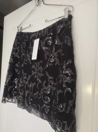 Falda de encaje con lentejuelas usada Villa Urquiza