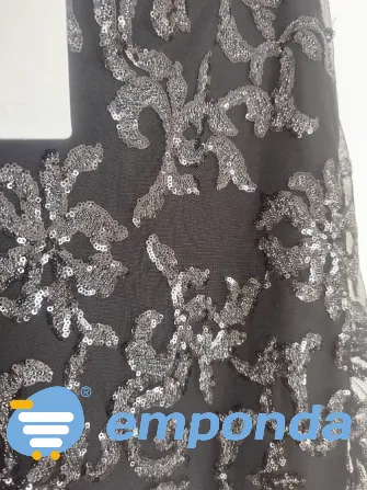 Falda de encaje con lentejuelas usada Villa Urquiza - imagen 4