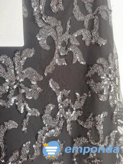 Falda de encaje con lentejuelas usada Villa Urquiza - imagen 4