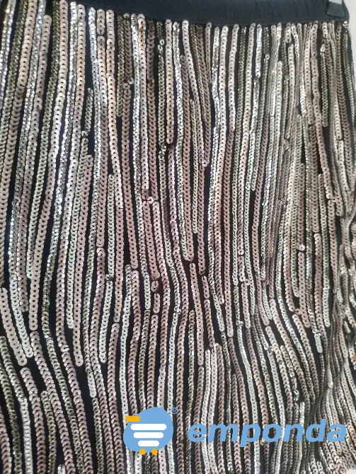 Falda elastizada de lentejuelas usada Villa Urquiza - imagen 3