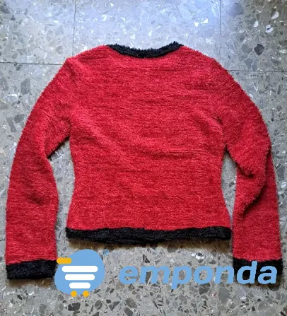 Sweater peludito rojo y negro Balvanera - imagen 2