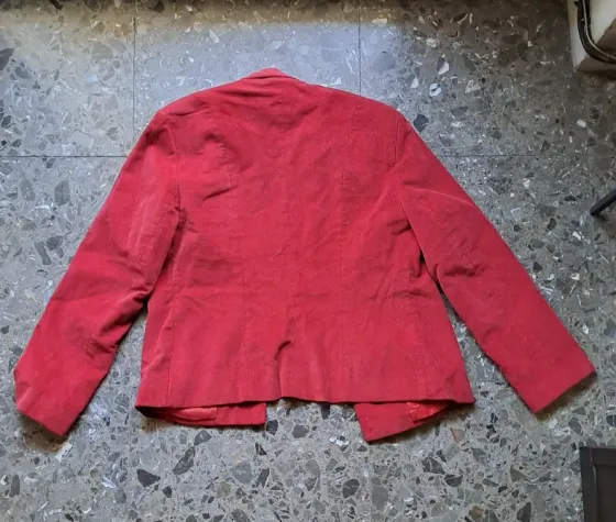 Traje de corderoy aterciopelado rojo Balvanera
