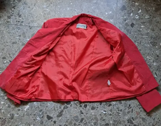 Traje de corderoy aterciopelado rojo Balvanera