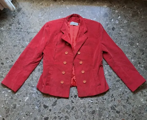 Traje de corderoy aterciopelado rojo Balvanera