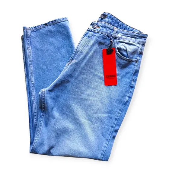 Jean rigido tiro alto mom Scombro jeans Berazategui