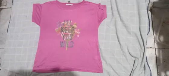 Remera de mujer rosa Malvinas Argentinas