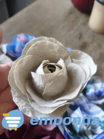 Flor de tela hecha con pétalos Villa Urquiza - imagen 7
