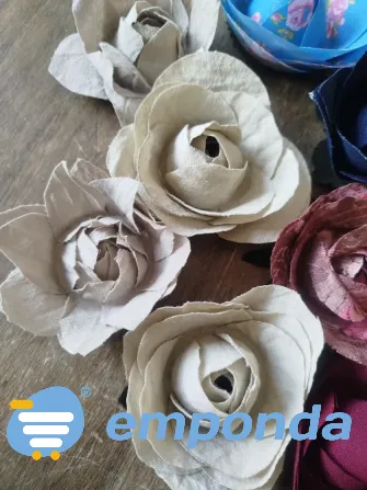 Flor de tela hecha con pétalos Villa Urquiza - imagen 2