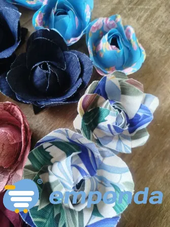 Flor de tela hecha con pétalos Villa Urquiza - imagen 4