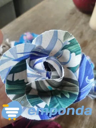 Flor de tela hecha con pétalos Villa Urquiza - imagen 10
