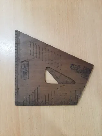 Escuadra plegable antigua Ituzaingó